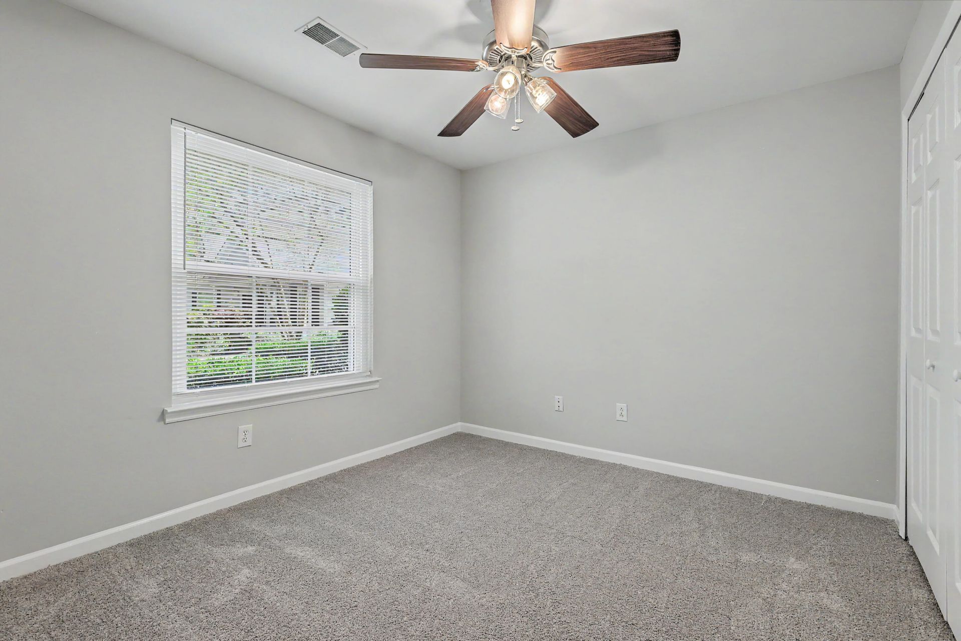 8059 Shadow Oak Drive Photo 9