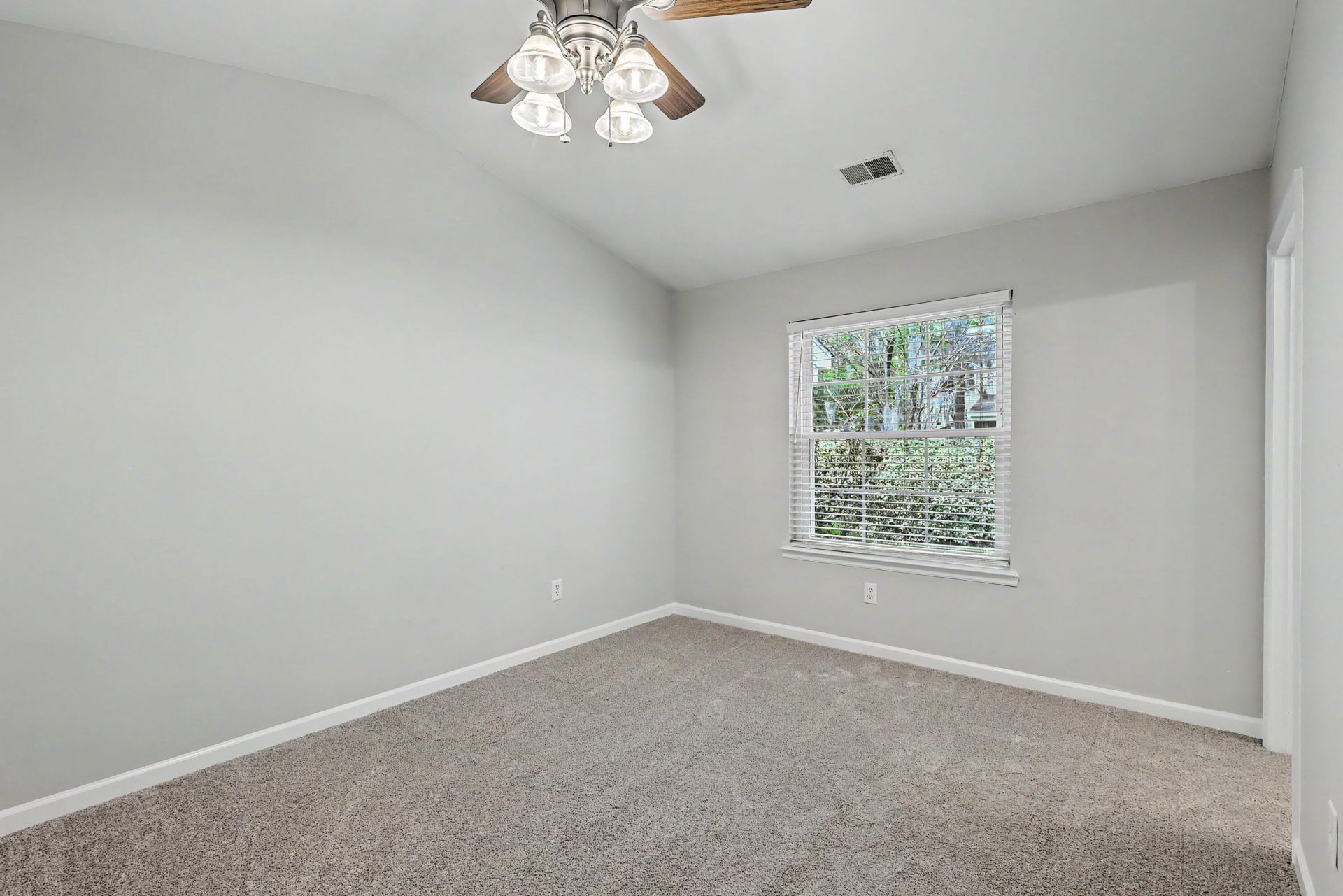 8059 Shadow Oak Drive Photo 9