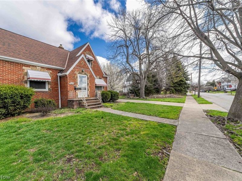 19605 Kewanee Avenue, Cleveland, OH 44119 Photo 2