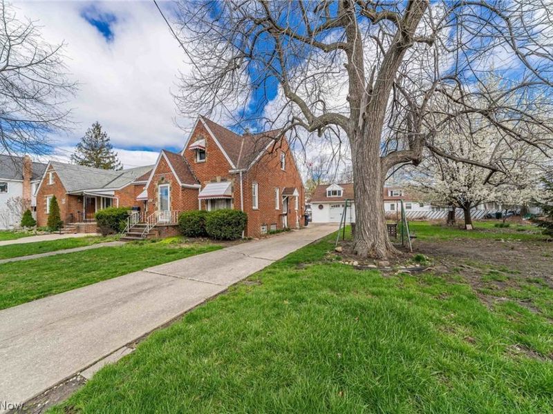 19605 Kewanee Avenue, Cleveland, OH 44119 Photo 3