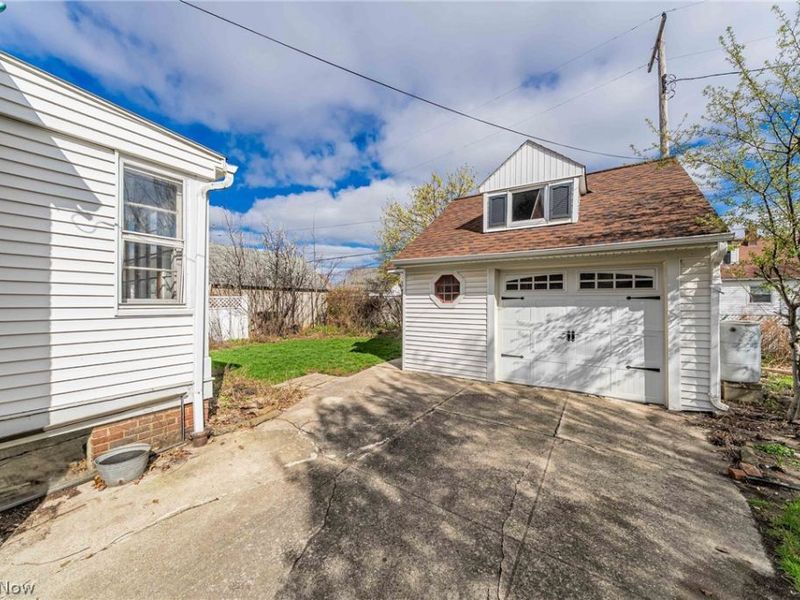 19605 Kewanee Avenue, Cleveland, OH 44119 Photo 32