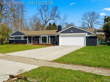 34164 Alta Loma Drive, Farmington, MI 48335