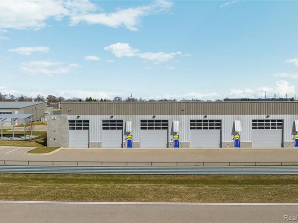 135 Speed Way, Pontiac, MI 48341