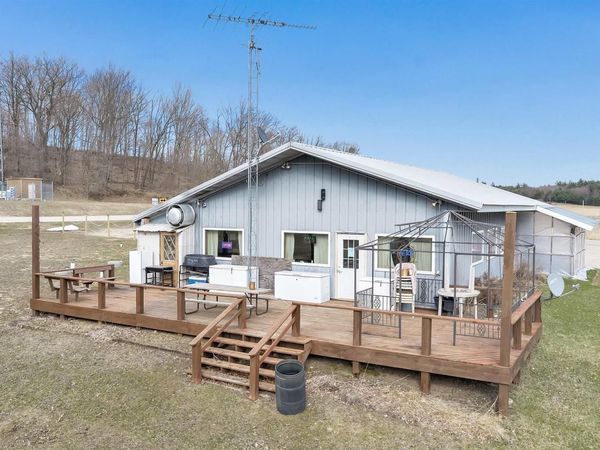 N10023 COUNTY ROAD J, Iola, WI 54945