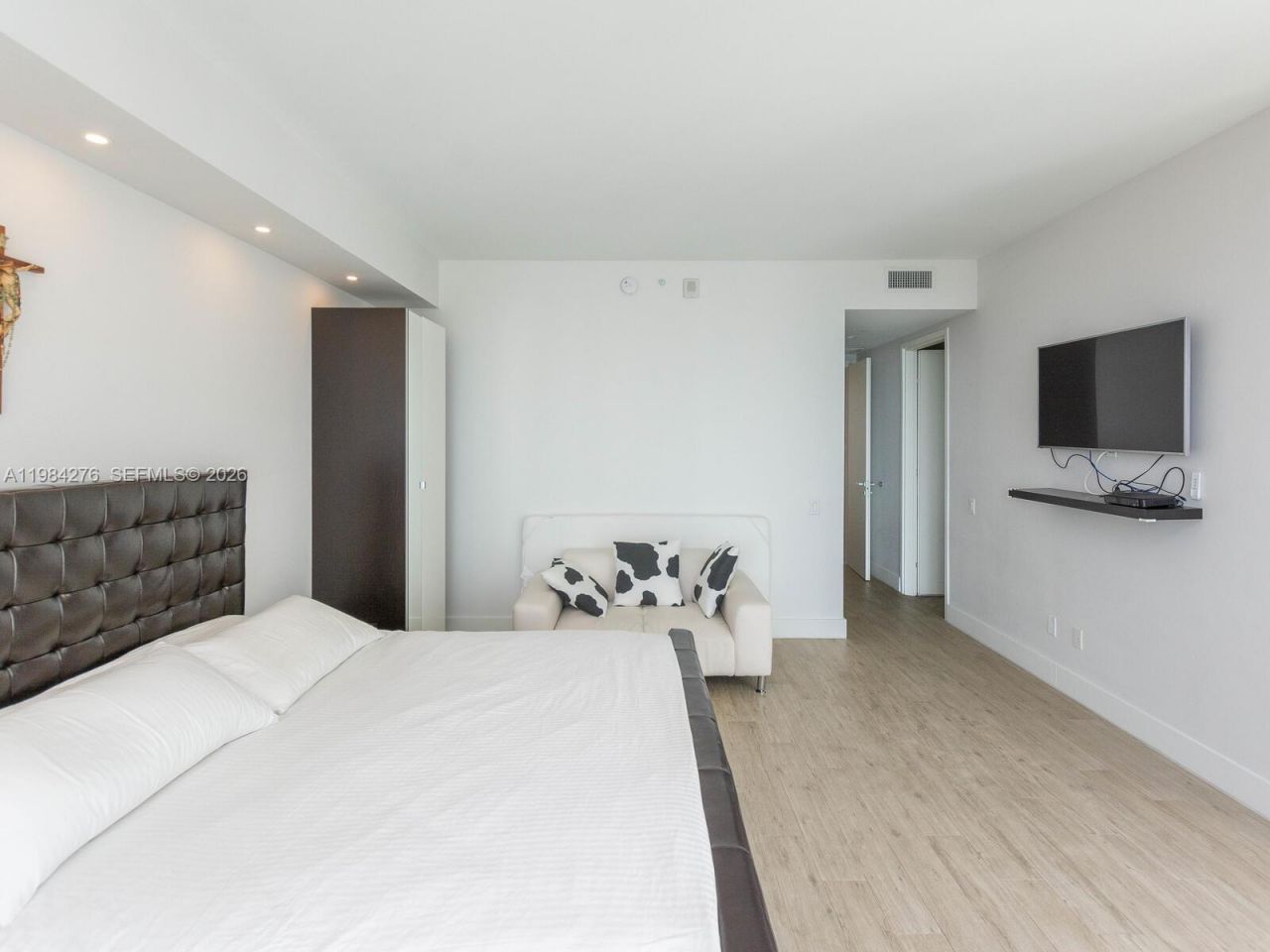 1300 Brickell Bay Dr, Unit 3804, Miami, FL 33131 Photo