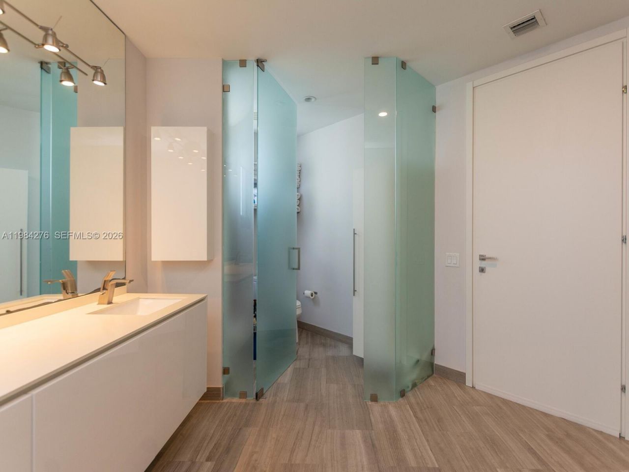 1300 Brickell Bay Dr, Unit 3804, Miami, FL 33131 Photo