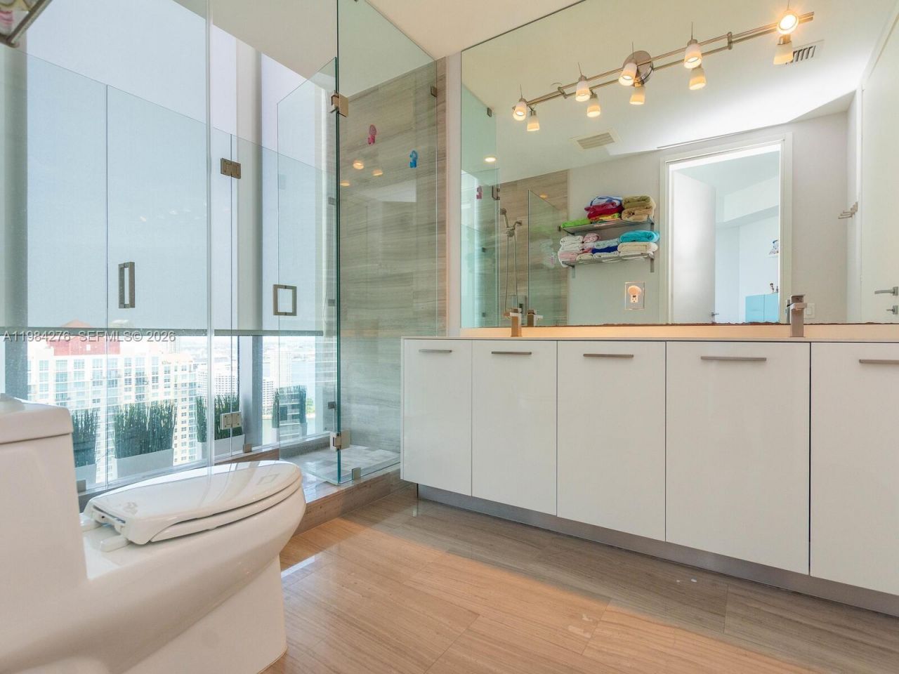 1300 Brickell Bay Dr, Unit 3804, Miami, FL 33131 Photo