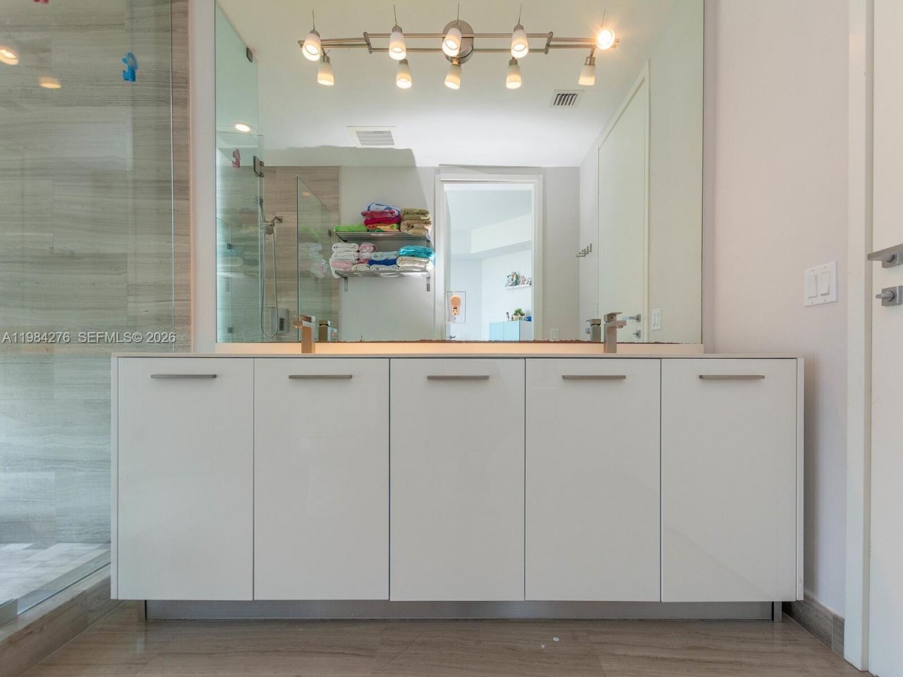 1300 Brickell Bay Dr, Unit 3804, Miami, FL 33131 Photo