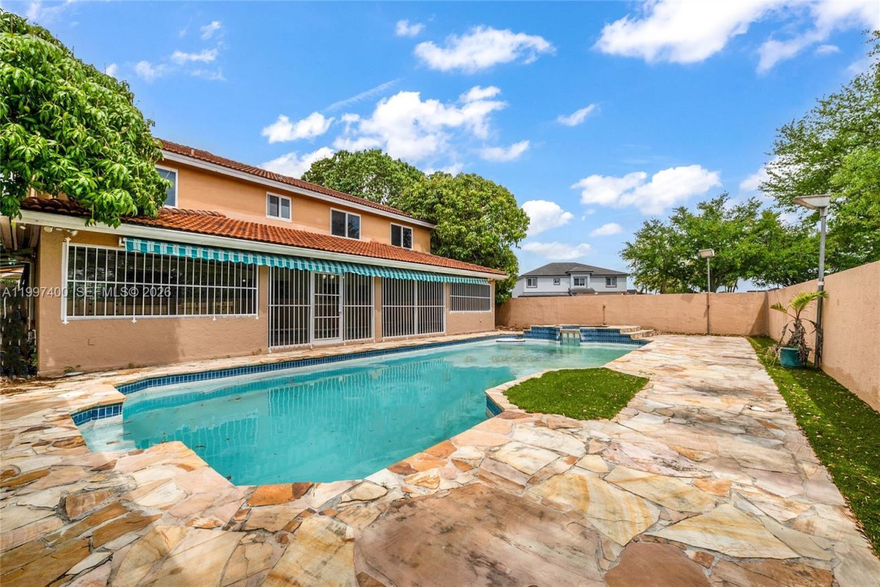 8724 NW 189th Ter, Hialeah, FL 33018 Photo