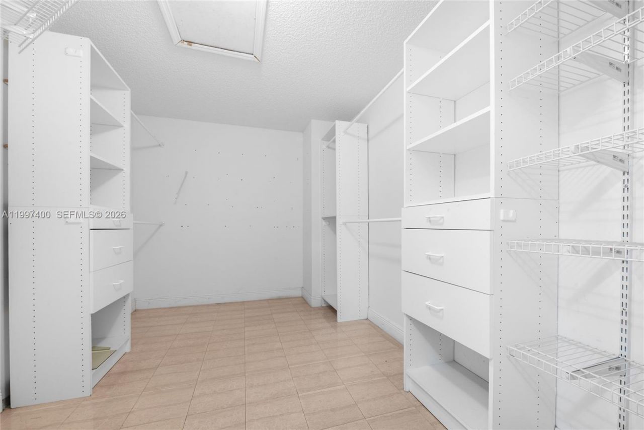 8724 NW 189th Ter, Hialeah, FL 33018 Photo