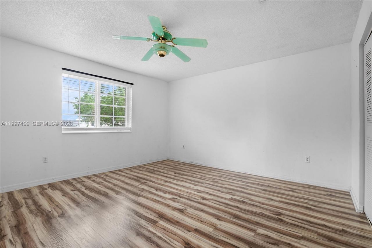 8724 NW 189th Ter, Hialeah, FL 33018 Photo