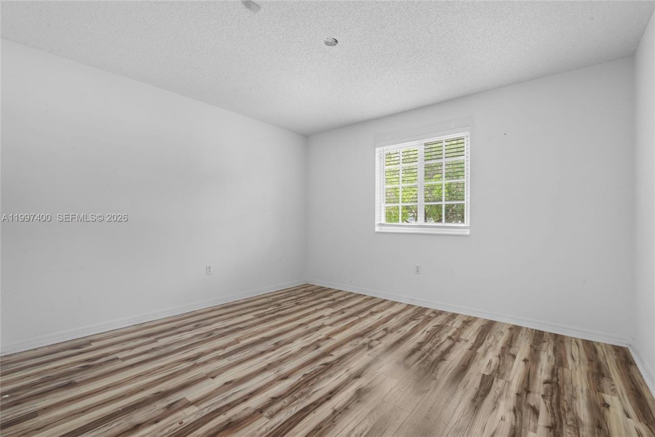 8724 NW 189th Ter, Hialeah, FL 33018 Photo