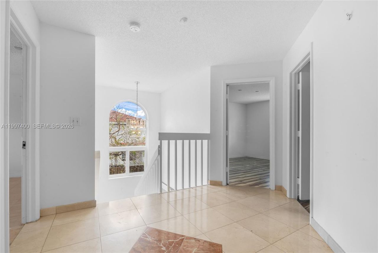 8724 NW 189th Ter, Hialeah, FL 33018 Photo