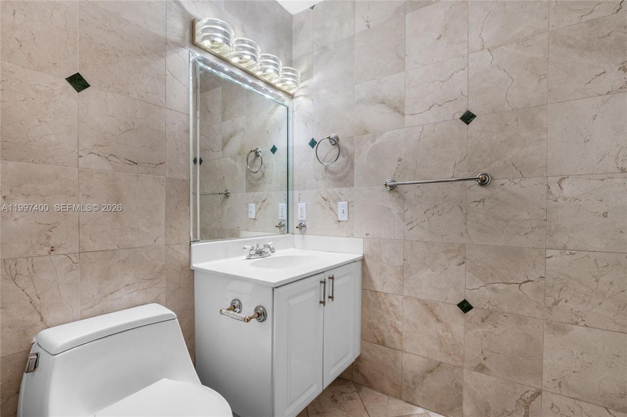 8724 NW 189th Ter, Hialeah, FL 33018 Photo