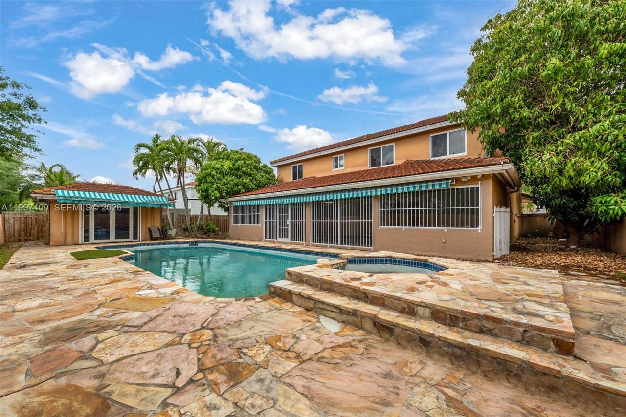 8724 NW 189th Ter, Hialeah, FL 33018 Photo