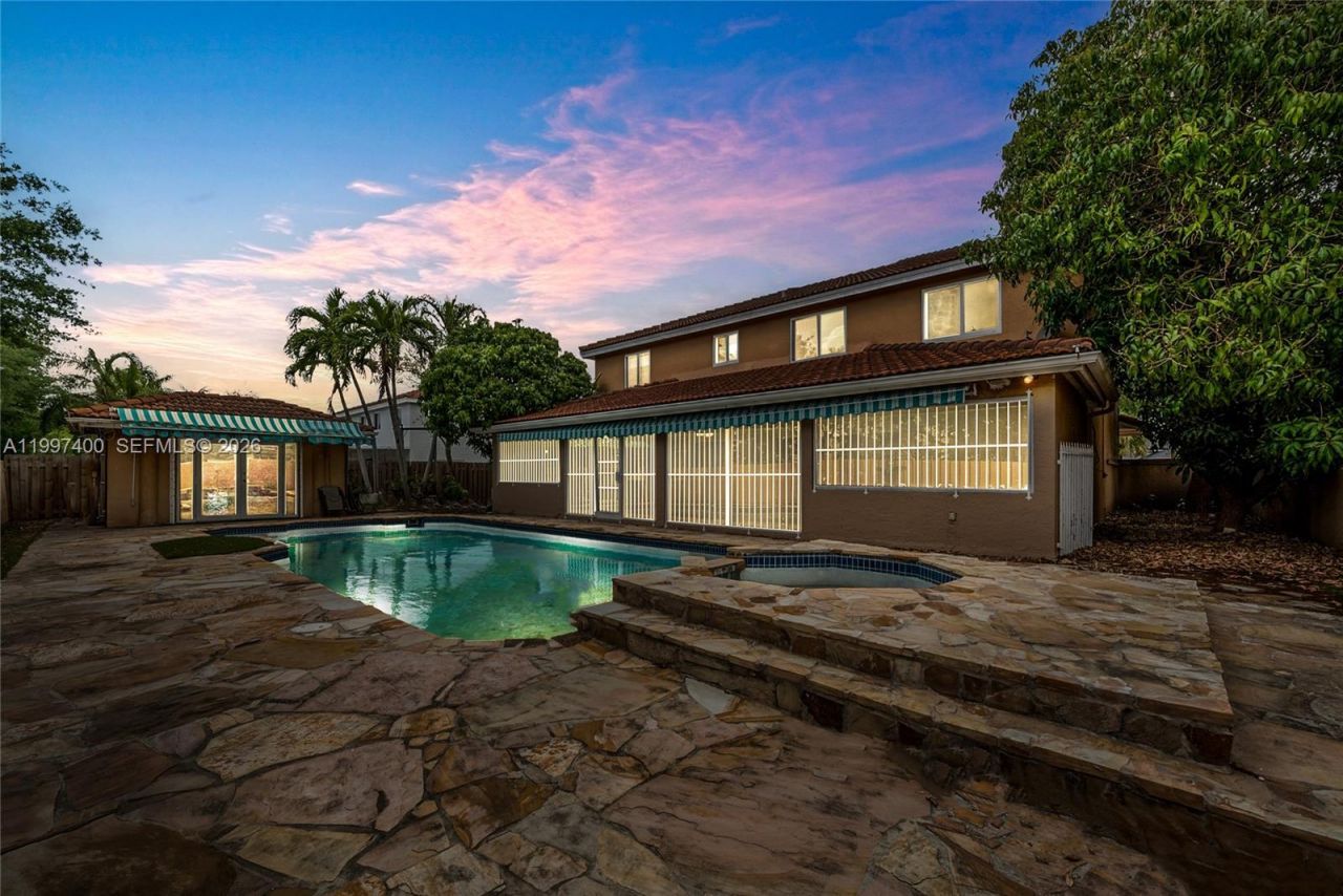 8724 NW 189th Ter, Hialeah, FL 33018 Photo