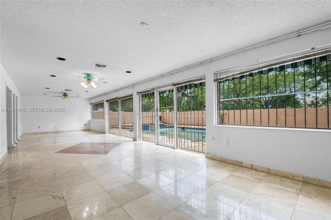 8724 NW 189th Ter, Hialeah, FL 33018 Photo