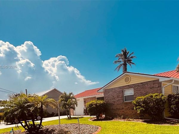 1920 Eucalyptus Ave, Hutchinson Island, FL 34949