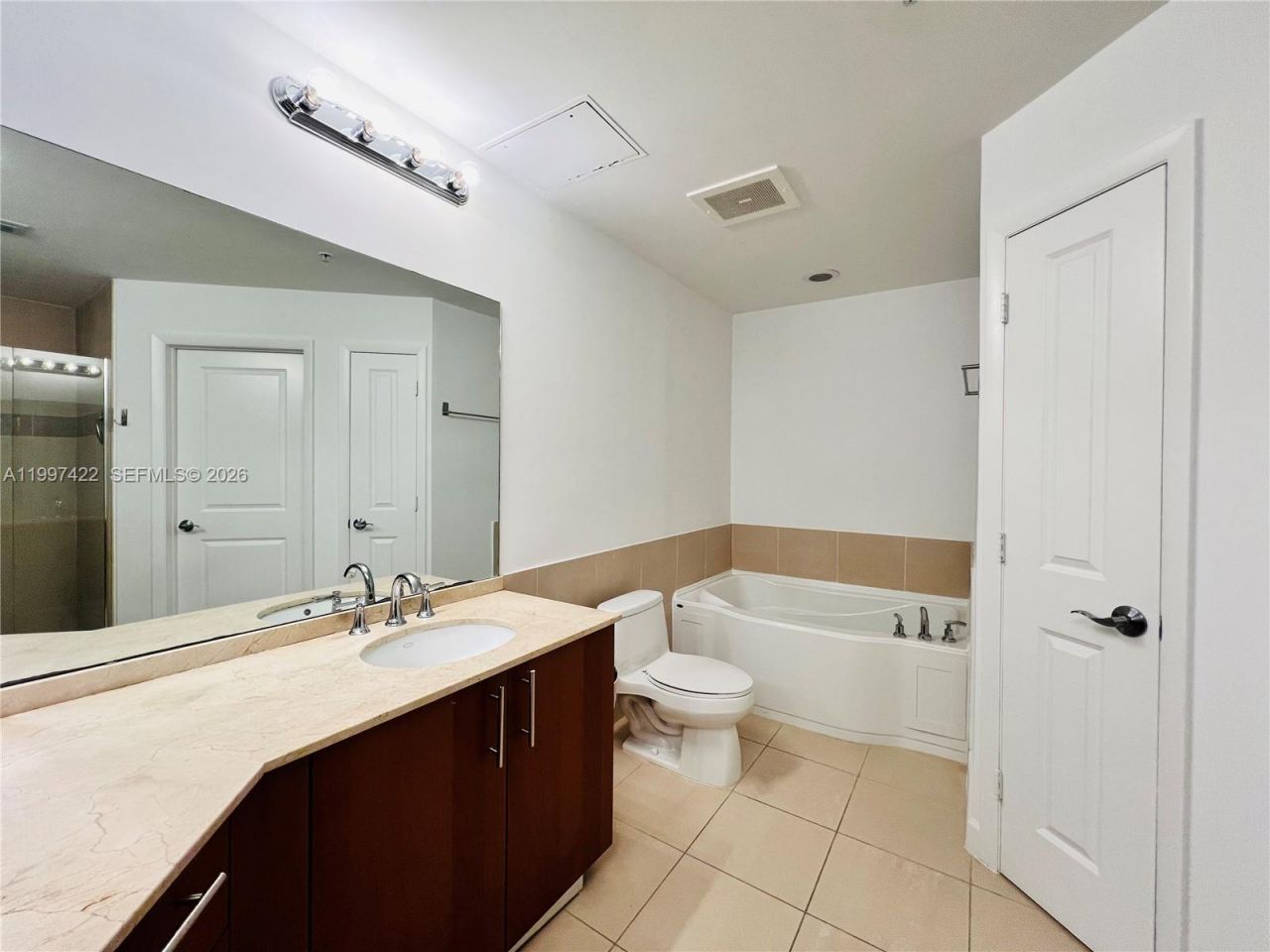 1945 S Ocean Dr, Unit 2114, Hallandale Beach, FL 33009 Photo