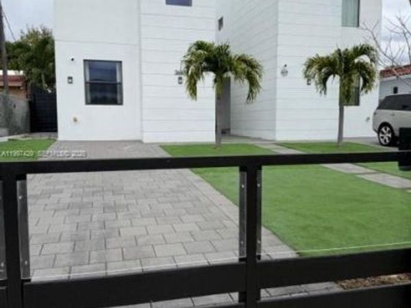 3645 SW 3 st , Miami, FL 33135