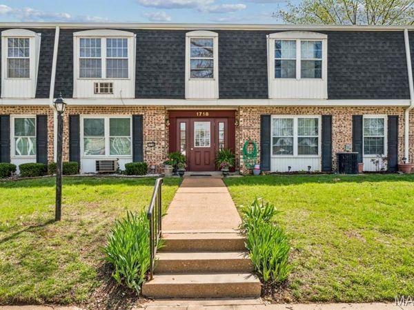 1718 Herault Place, Unit B, St Louis, MO 63125