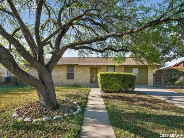 2203 COLONY DR, Hondo, TX 78861