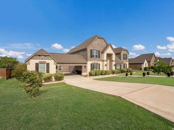 196 TEXAS BND, Castroville, TX 78009