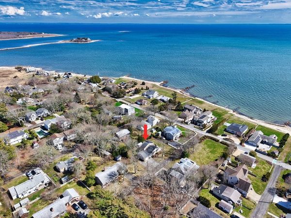 6 Kerwin Avenue, Mattapoisett, MA 02739