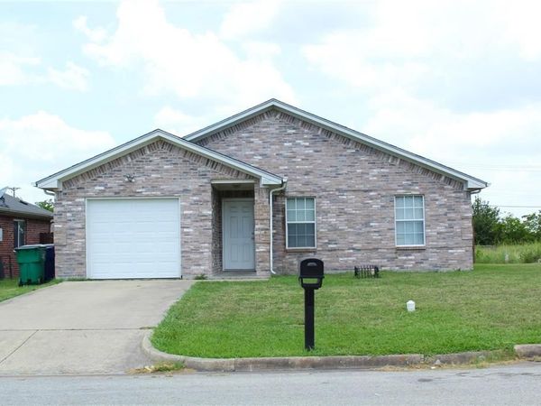 1710 Manor Garden, Greenville, TX 75401