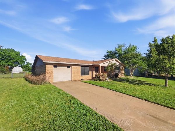 512 S Williams Street, Hamilton, TX 76531