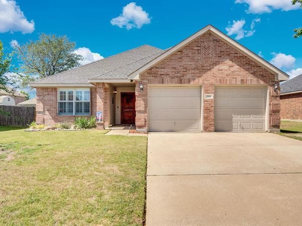 215 Stable Drive, Waxahachie, TX 75165