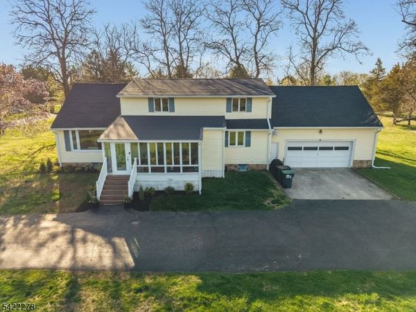 2 Mountain View Rd, Readington, NJ 08889