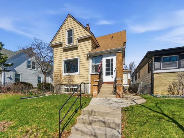 3864 E Cudahy Ave, Cudahy, WI 53110