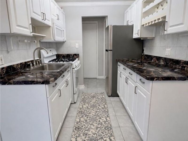 1372 Golden Gate Boulevard , Unit B-201, Mayfield Heights, OH 44124 Photo 5