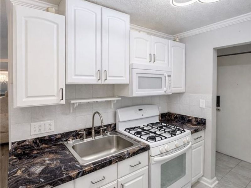 1372 Golden Gate Boulevard , Unit B-201, Mayfield Heights, OH 44124 Photo 7