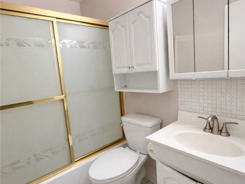 1372 Golden Gate Boulevard , Unit B-201, Mayfield Heights, OH 44124 Photo 8