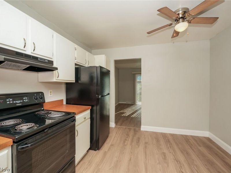 9471 Madison Lane , North Royalton, OH 44133 Photo 5