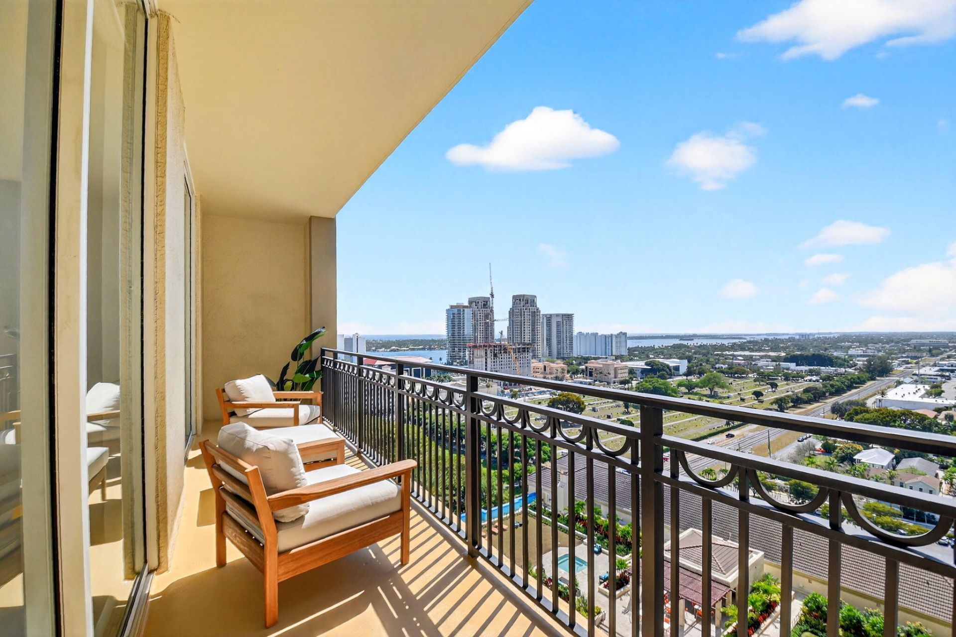 550 Okeechobee Boulevard, Unit Lph-07, West Palm Beach, FL 33401 Photo