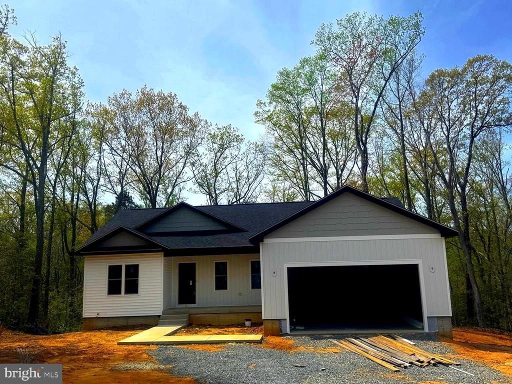 205 Federalist Way, Montross, VA 22520 Main Photo