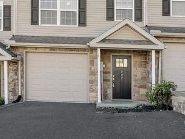 727 GREGS DRIVE , HARRISBURG, PA 17111