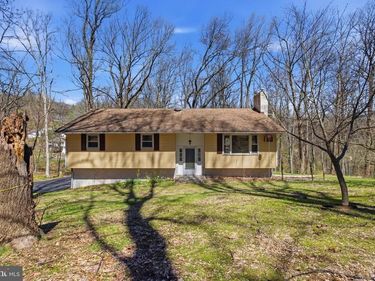 2200 CHESTNUT ROAD, COOPERSBURG, PA 18036