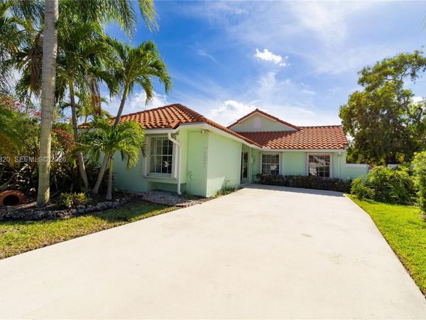 10352 NW 46th St, Doral, FL 33178