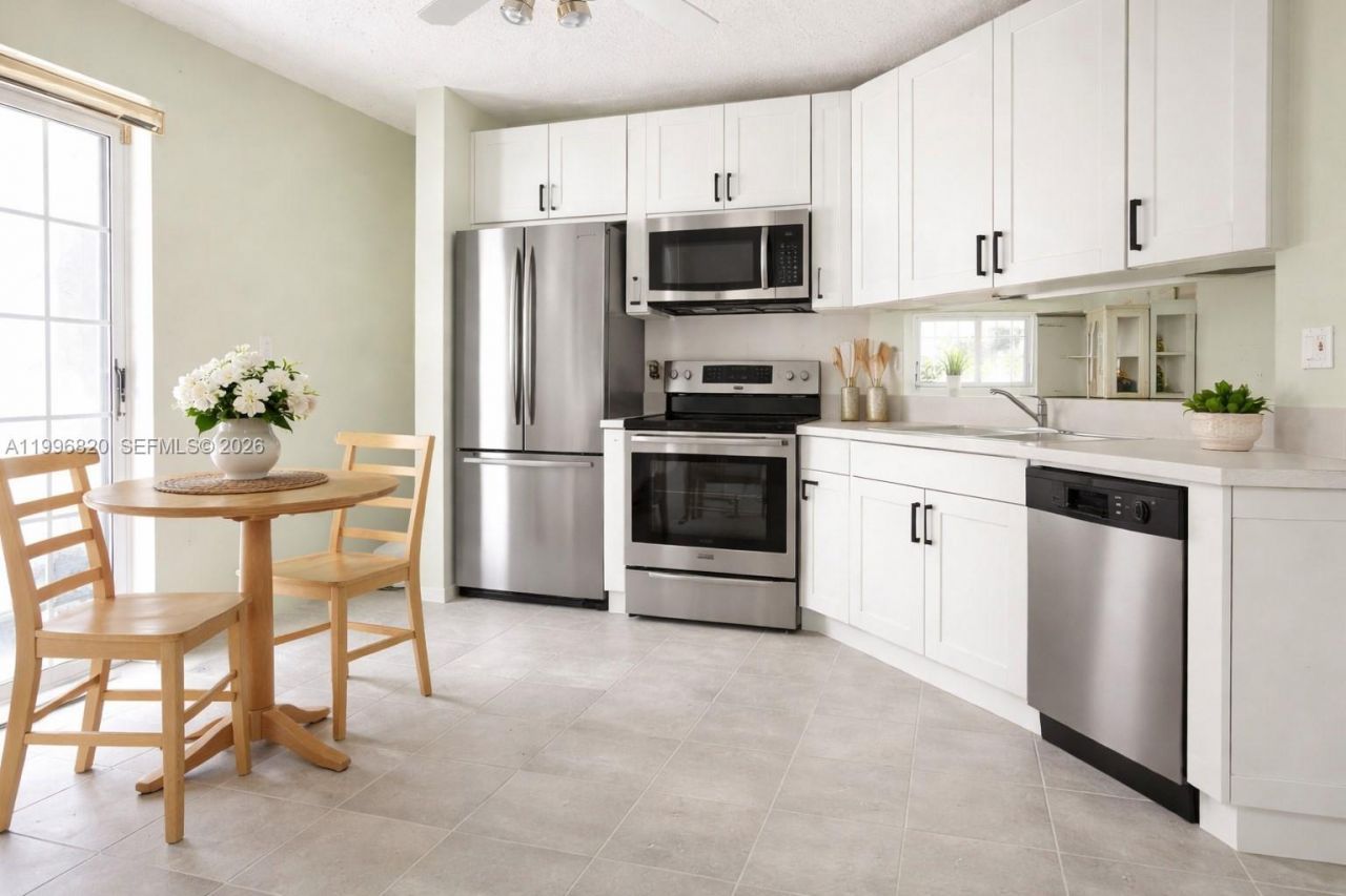 10352 NW 46th St, Doral, FL 33178 Photo