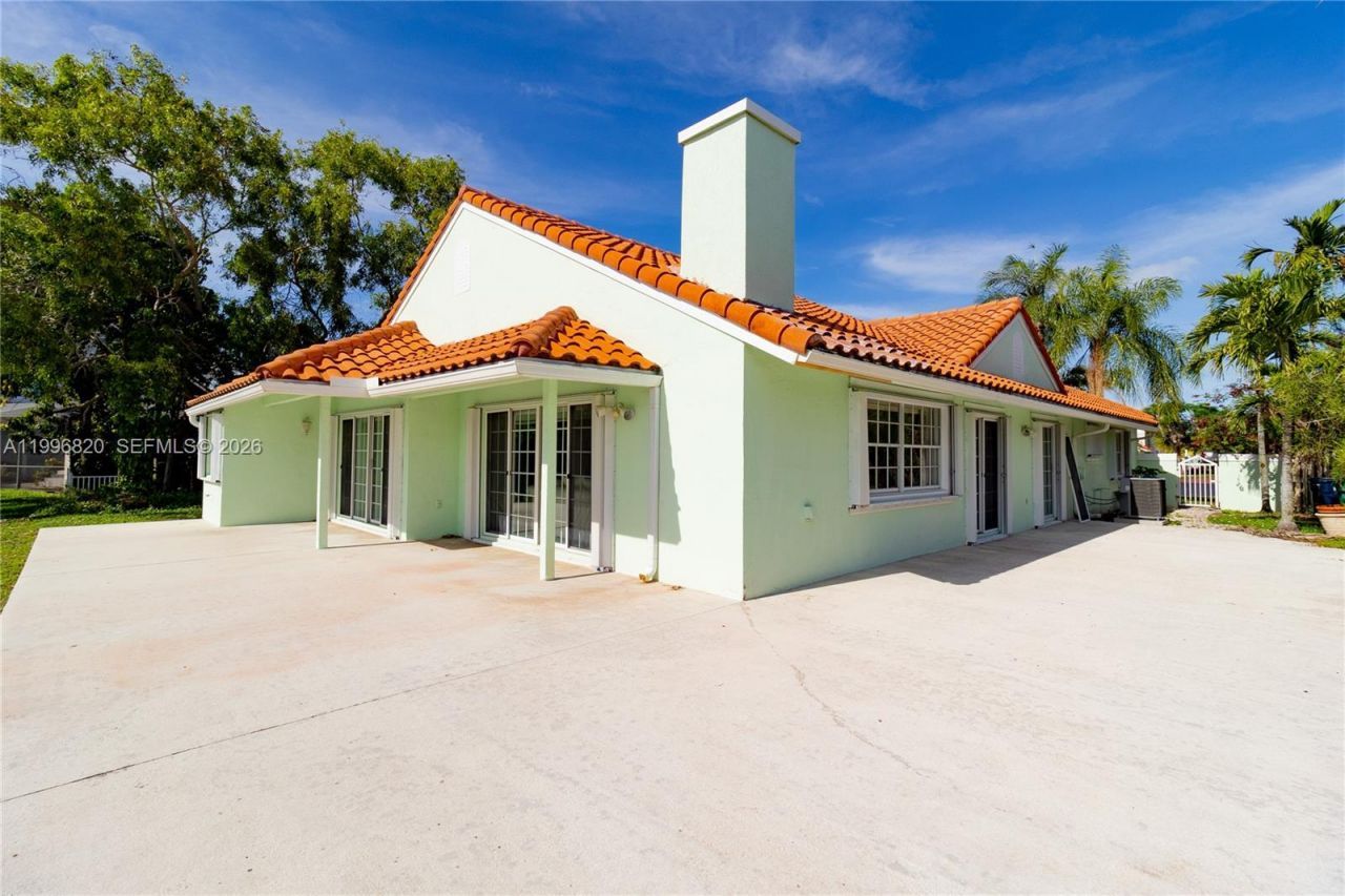 10352 NW 46th St, Doral, FL 33178 Photo