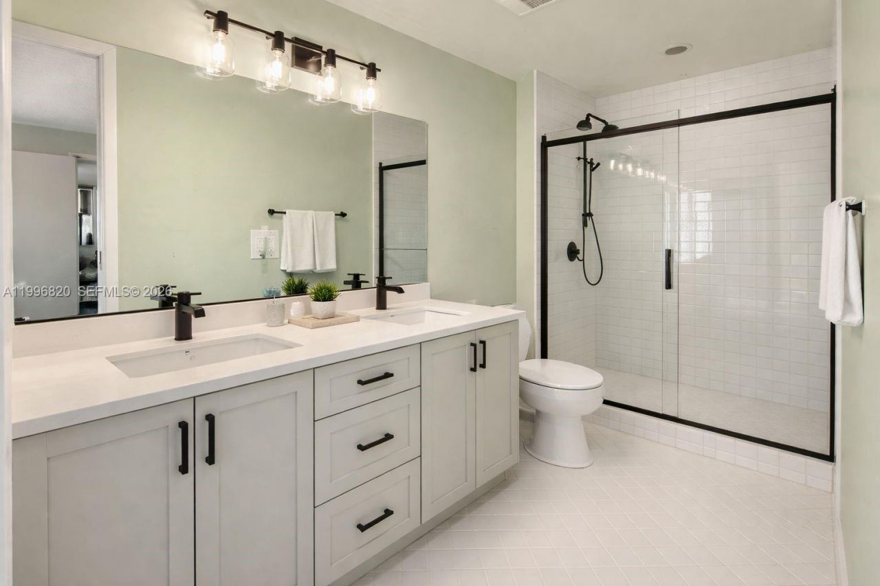 10352 NW 46th St, Doral, FL 33178 Photo