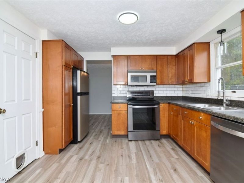 12395 Country Oaks Trail , Chardon, OH 44024 Photo 12