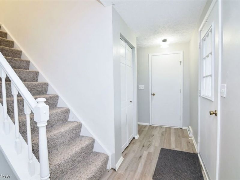 12395 Country Oaks Trail , Chardon, OH 44024 Photo 4