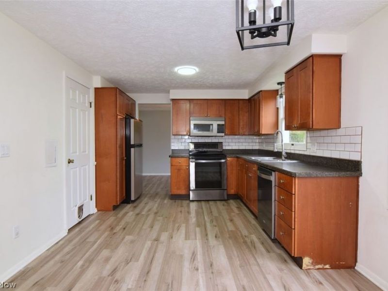 12395 Country Oaks Trail , Chardon, OH 44024 Photo 9