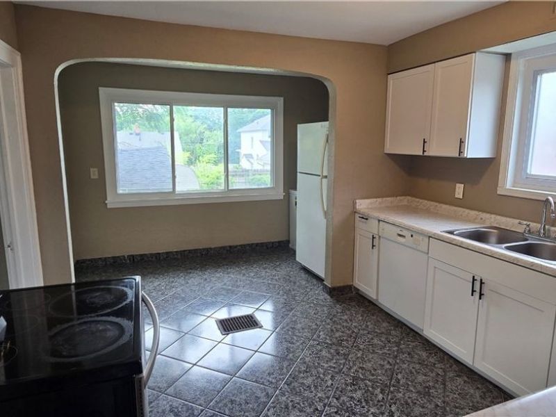 914 Dan Street, Akron, OH 44310 Photo 6