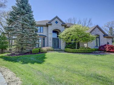 3225 Legacy Court, West Bloomfield Twp, MI 48323